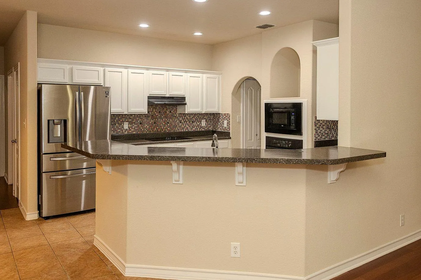 5 bed, 2906 sqft, $2,799 — Photo 2