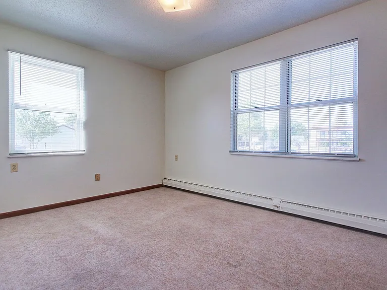 319 Oxford Ct #4 — Photo 10