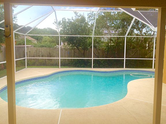 4th image of 1386 Surrey Park Dr