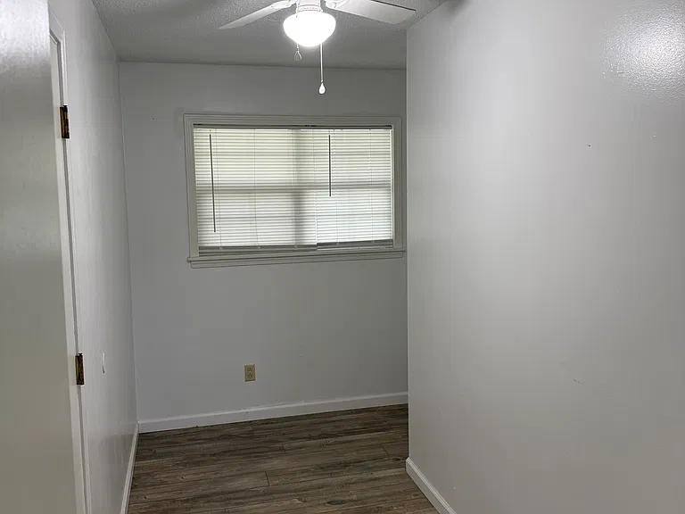 908 S East St — Photo 26