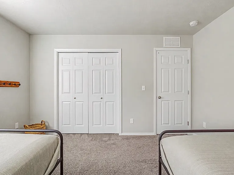 2742 W Balboa Dr — Photo 14