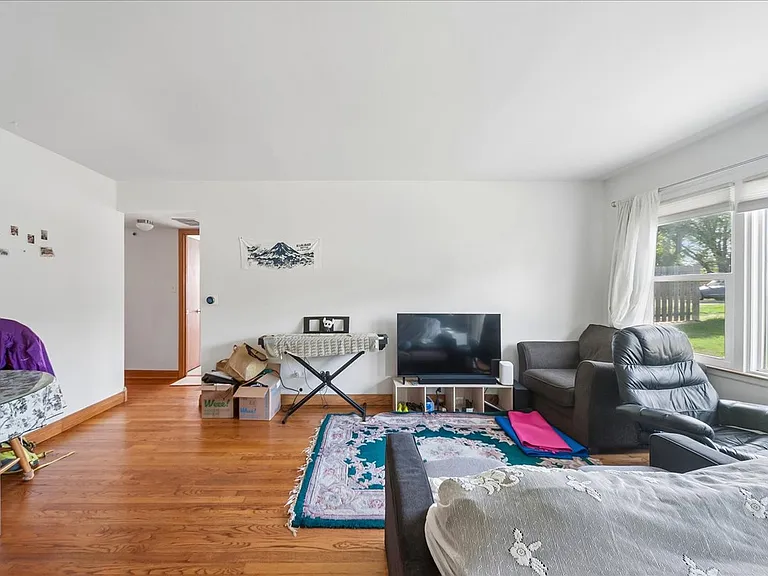 235 W Johnson St #1B — Photo 5