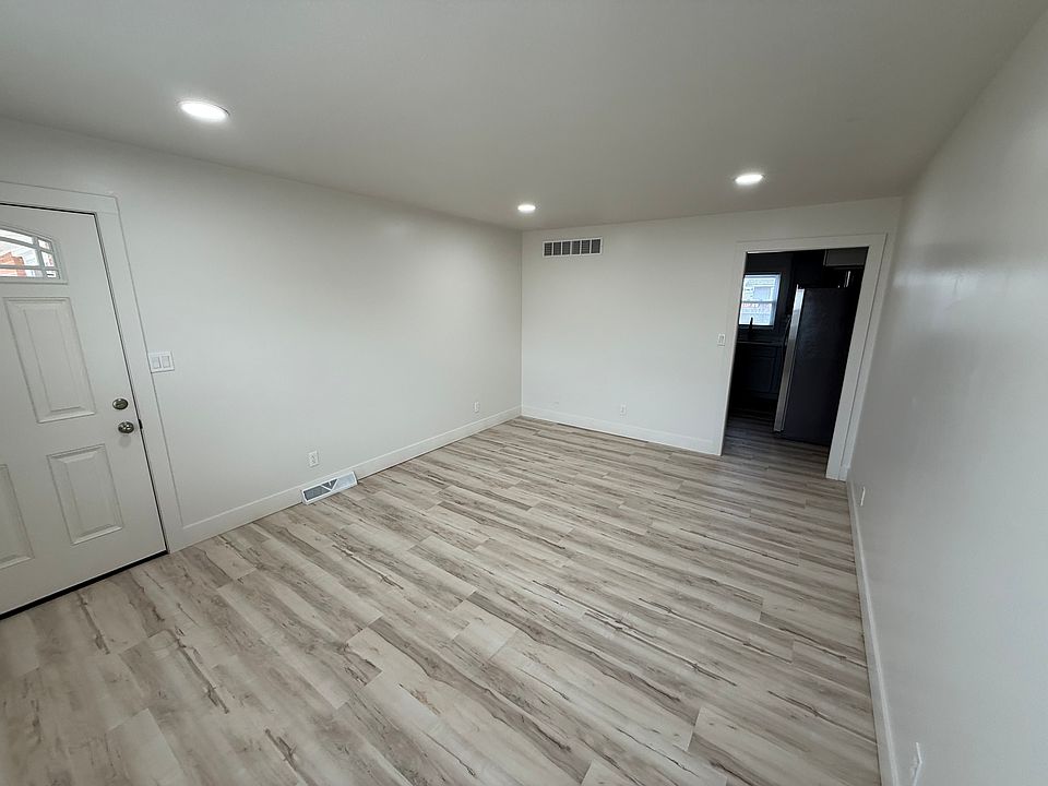 1st image of 300 W 32nd St #B