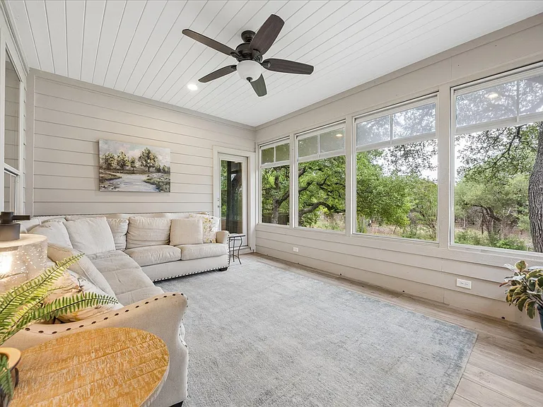 313 S Flamingo Dr — Photo 2