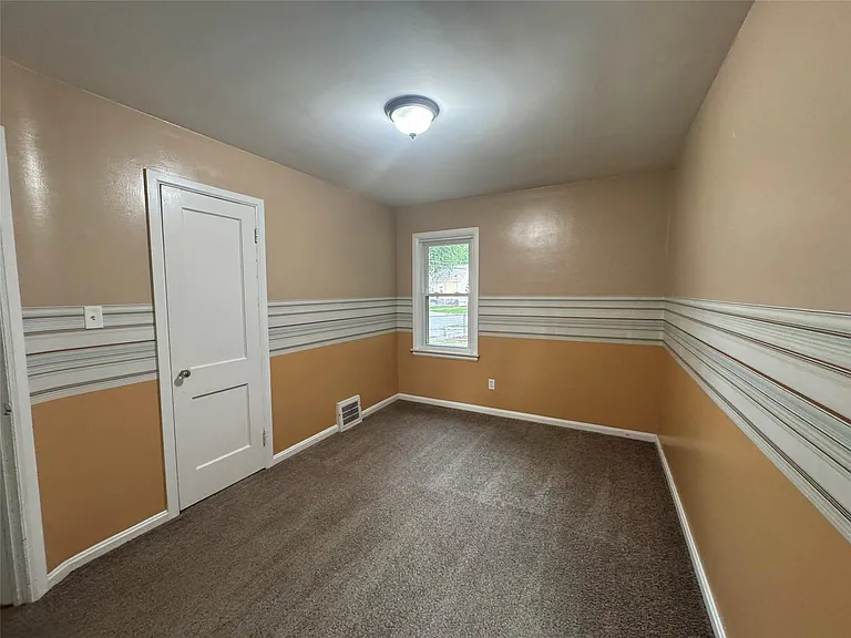 15801 Centralia — Photo 13