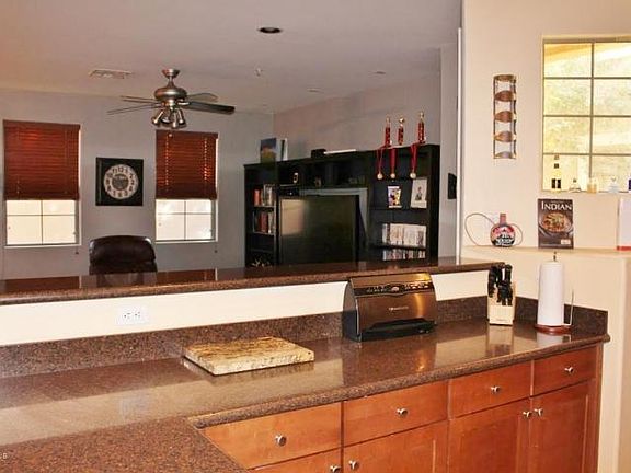 5th image of 2961 E Dunbar Dr