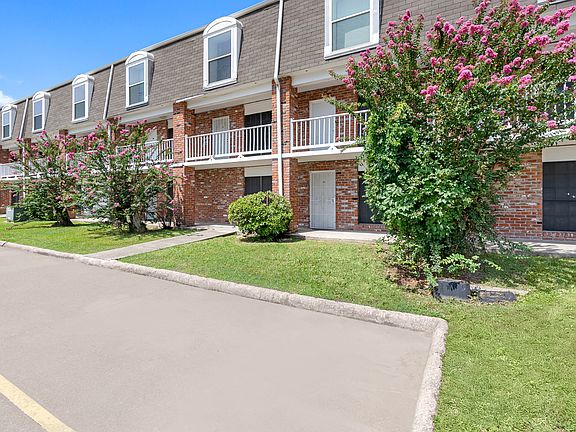 3rd image of 3225 Victoria Dr #2076