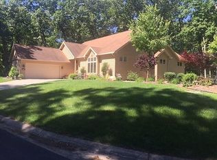 51215 Streamwood Dr, Granger, IN