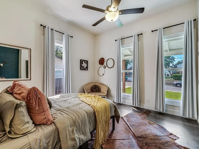 517 Burleson St — Photo 18