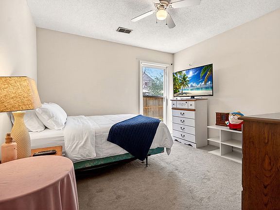 4th image of 110 Heron Ln