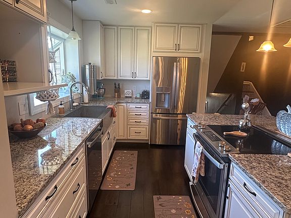 4th image of 84 Mooreland Blvd
