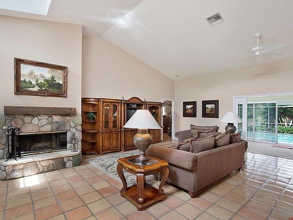 2nd image of 5637 Lago Del Sol Dr