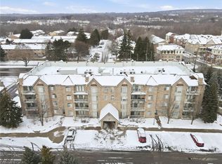 216 Plains Rd W #E106, Burlington, ON L7T4K9