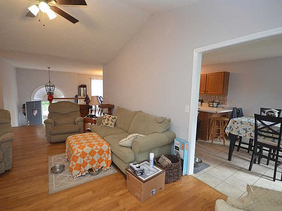5th image of 125 Royal Oaks Dr