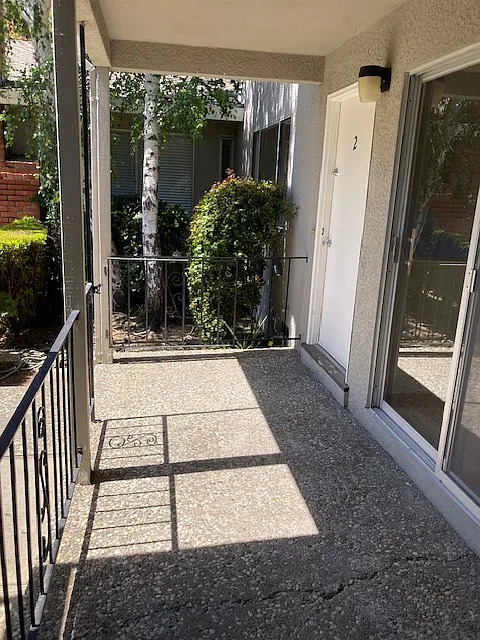 1434 Essex Way — Photo 3