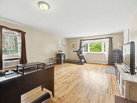 5th image of 2459 Lodovick Ave