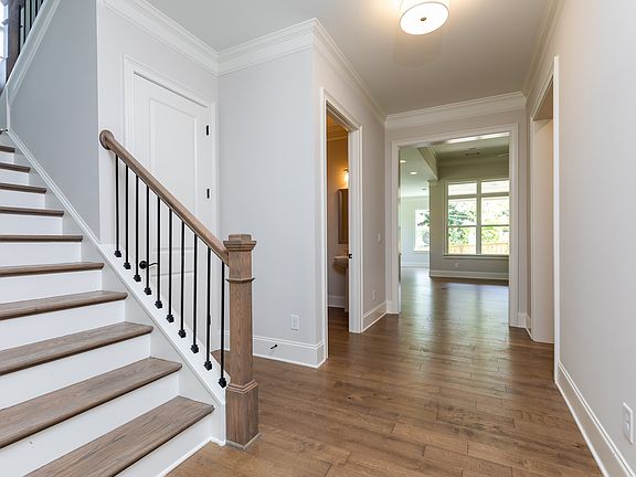 5th image of 3522 Clemont Cir NE