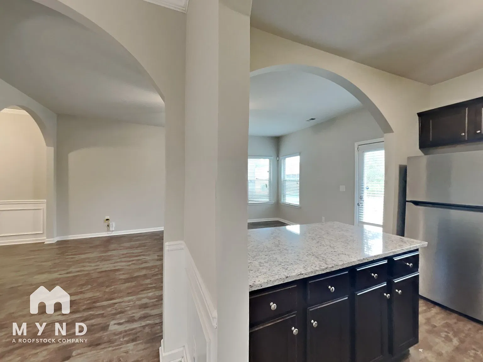 3 bed, 2.5 bath, 2005 sqft, $2,075 — Photo 3
