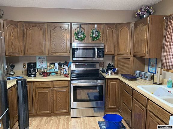 3rd image of 325 Juniper St