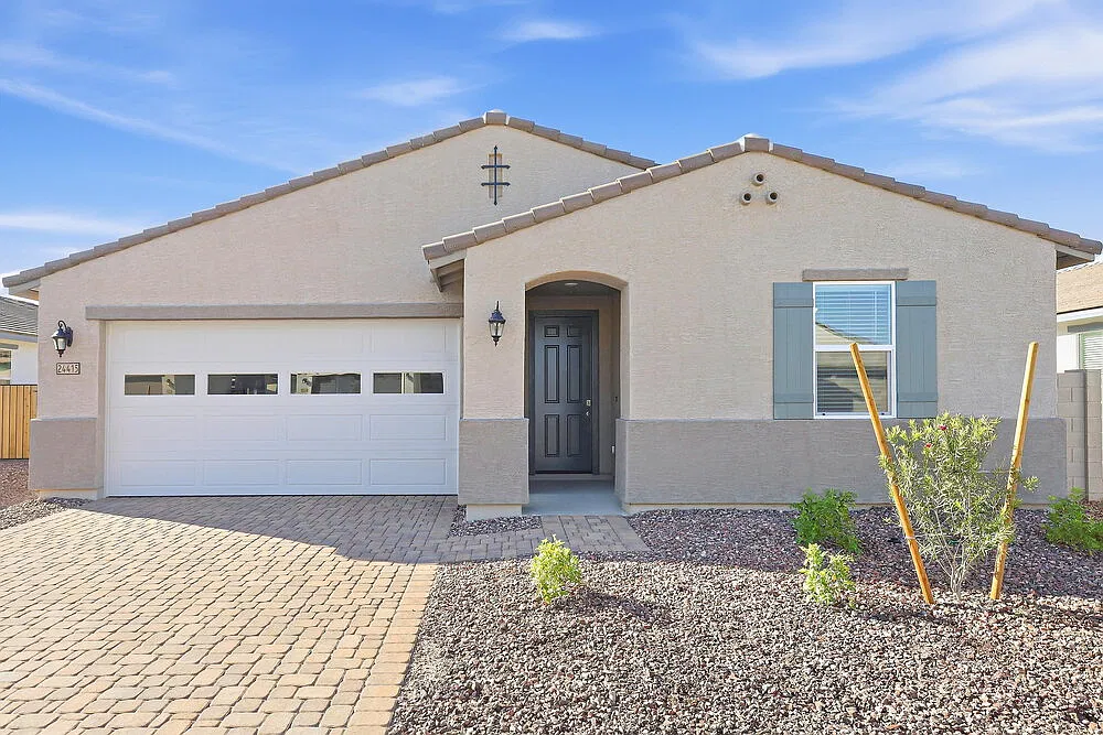 4 bed, 2.5 bath, 2014 sqft, $2,305 — Photo 1