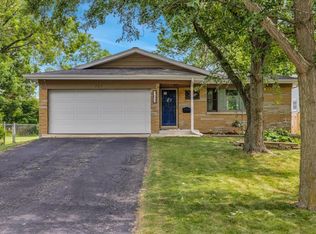 707 S Gables Blvd, Wheaton, IL 60189