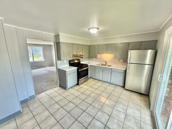 11 Hamilton Pl #2, Cohoes, NY 12047