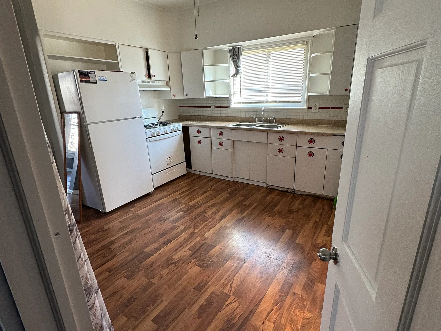 3 bed, 1050 sqft, $1,200 — Photo 3