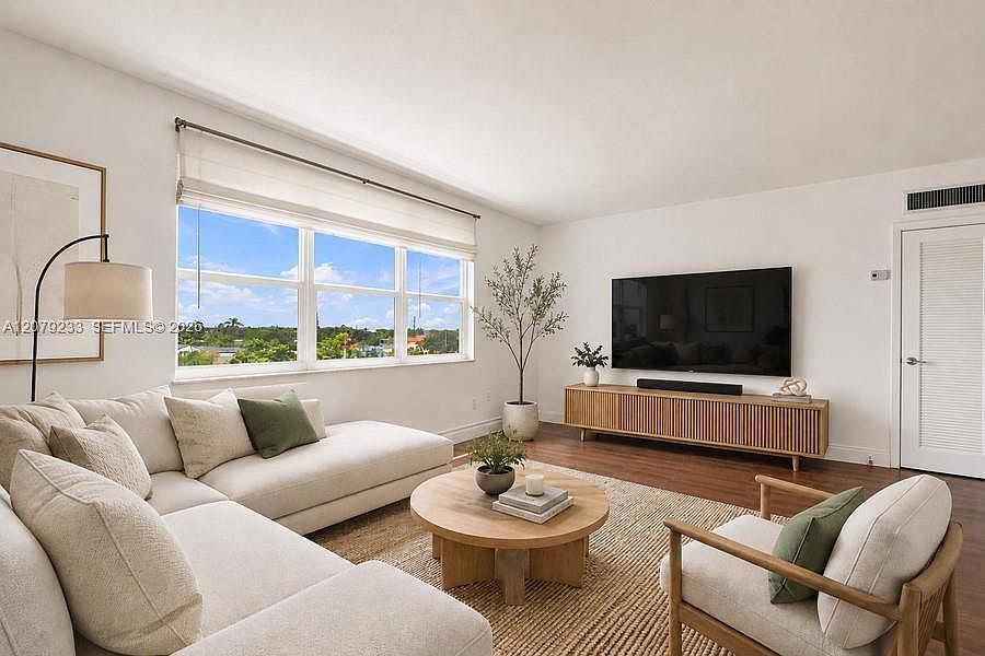 1st image of 900 SW 84th Ave APT 415D