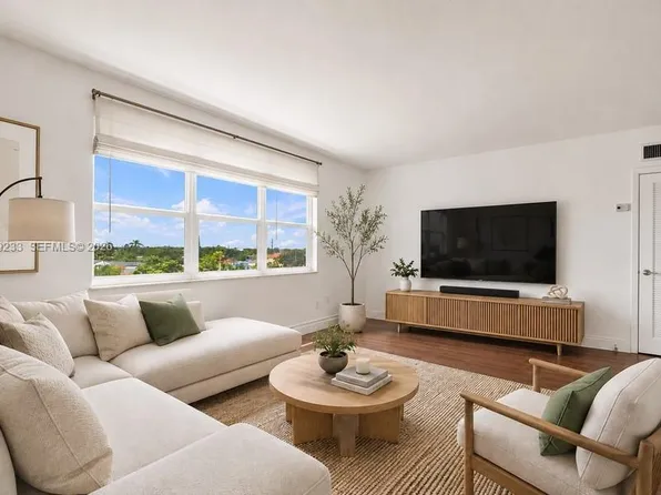 900 SW 84th Ave APT 415D, Miami, FL 33144