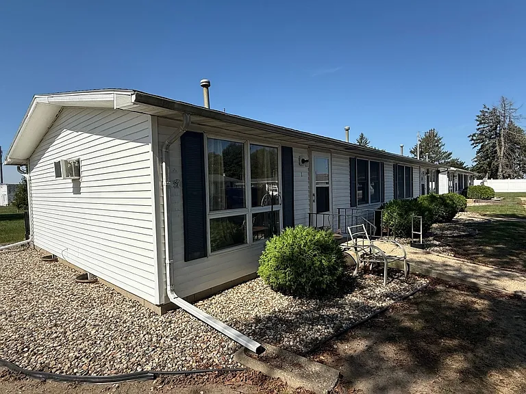 318 W Seymour St — Photo 5