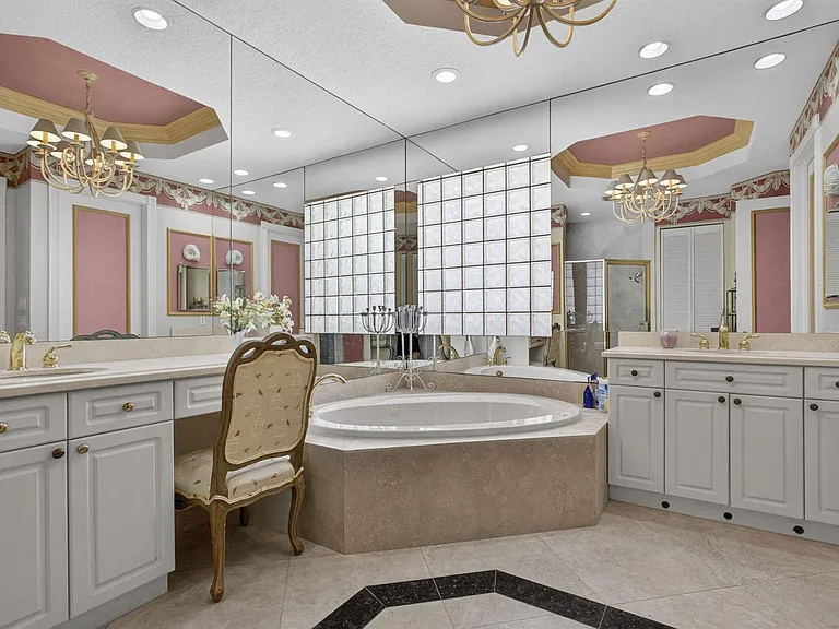 10880 Northgreen Dr — Photo 22