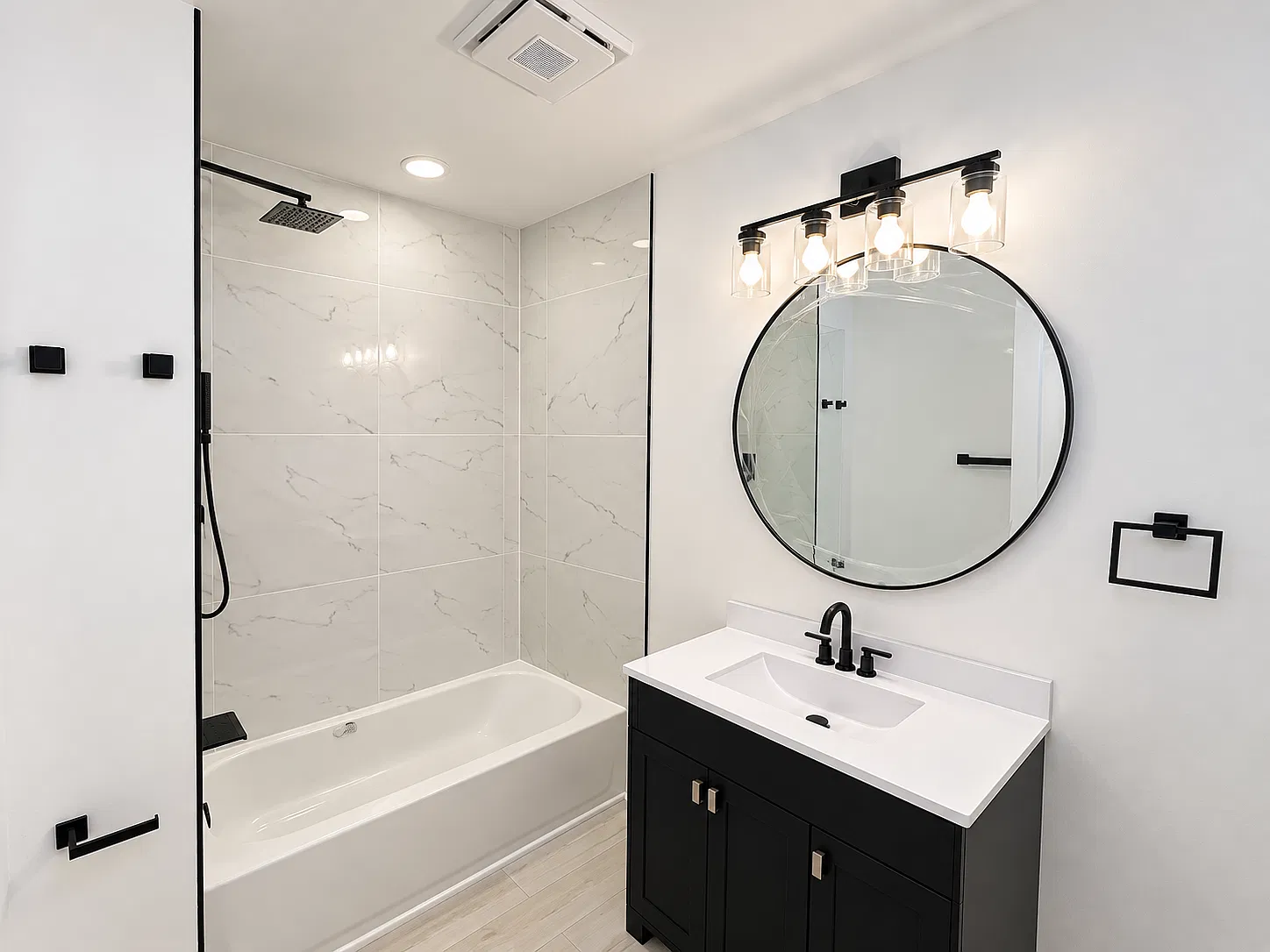 Remodeled Single Family House in Walking Distance of Mount Carroll — Photo 4