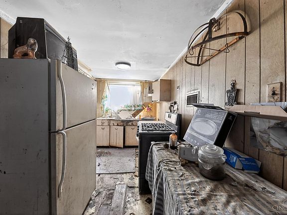 4th image of 2041 Baltimore Ave