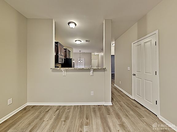 5th image of 1008 Avery Park Dr