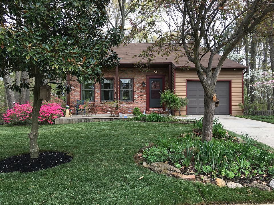 1st image of 444 Gainsborough Ct