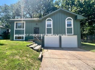 913 SW Speas Dr, Blue Springs, MO 64014