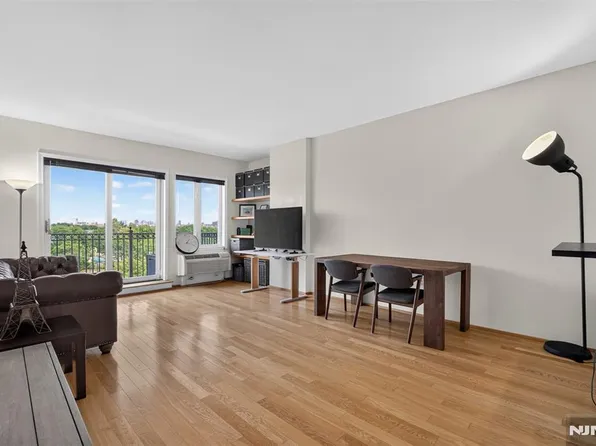 1212 City Place #1212, Edgewater, NJ 07020