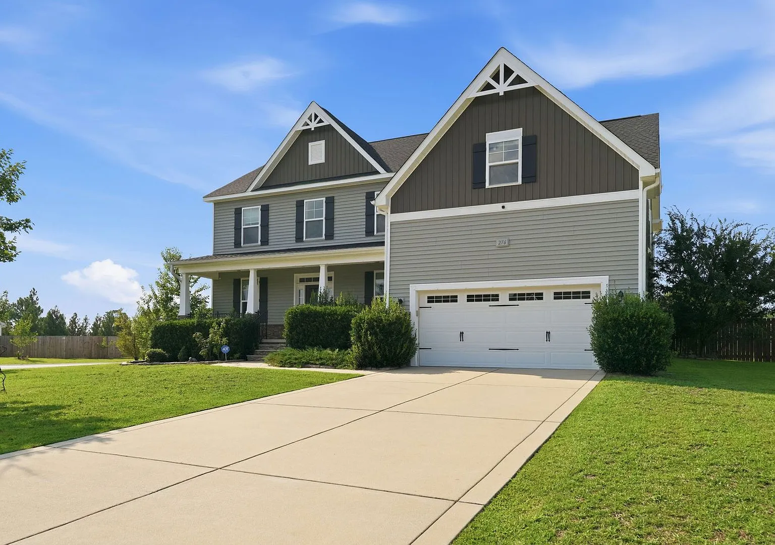 Spacious 4-Bedroom Home with Bonus Room in Sinclair — Photo 2