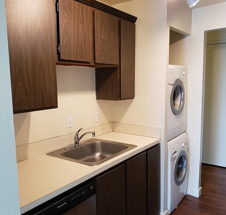 1st image of 1617 1st St #21