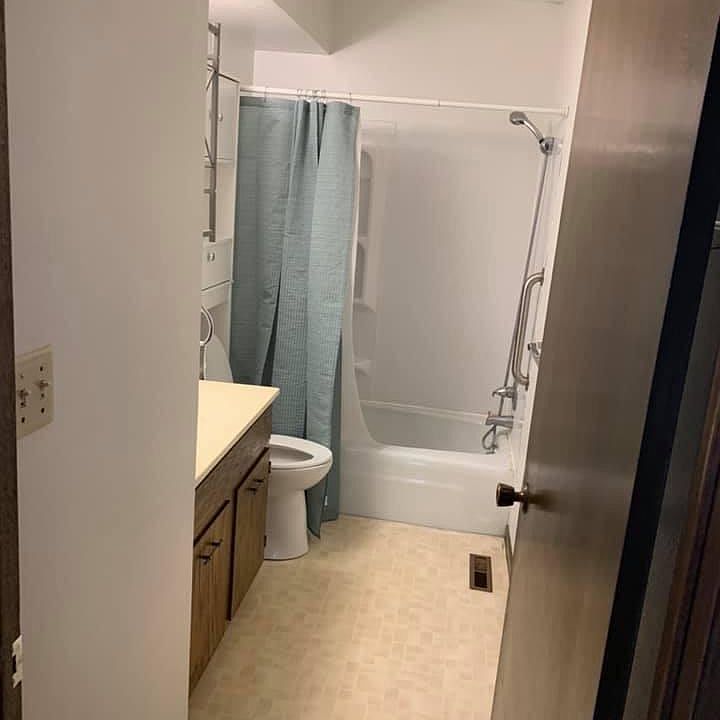 1st image of 909 1st Ave S