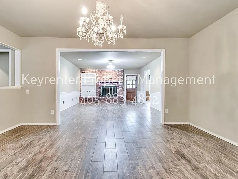 5804 NW 89th St — Photo 3