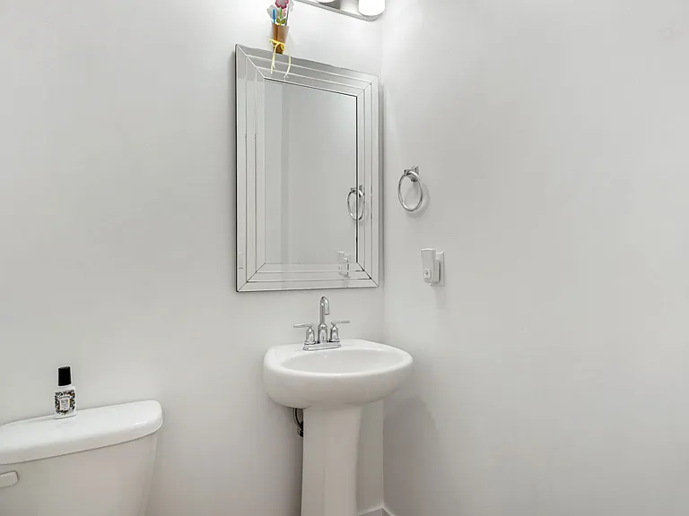 1082 S Lilac Way — Photo 8