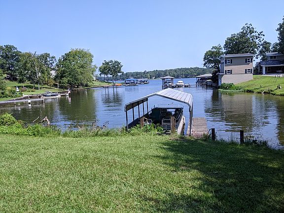 2nd image of 205 Sanders Dr