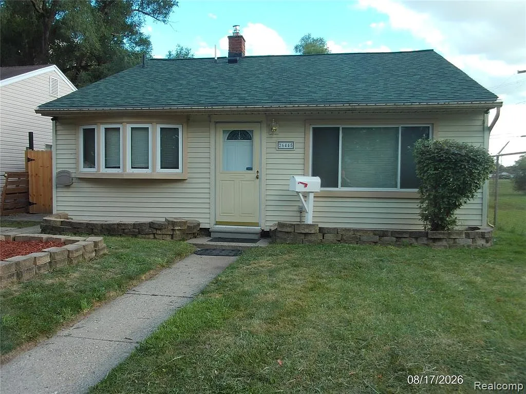 4 bed, 1200 sqft, $1,900 — Photo 1