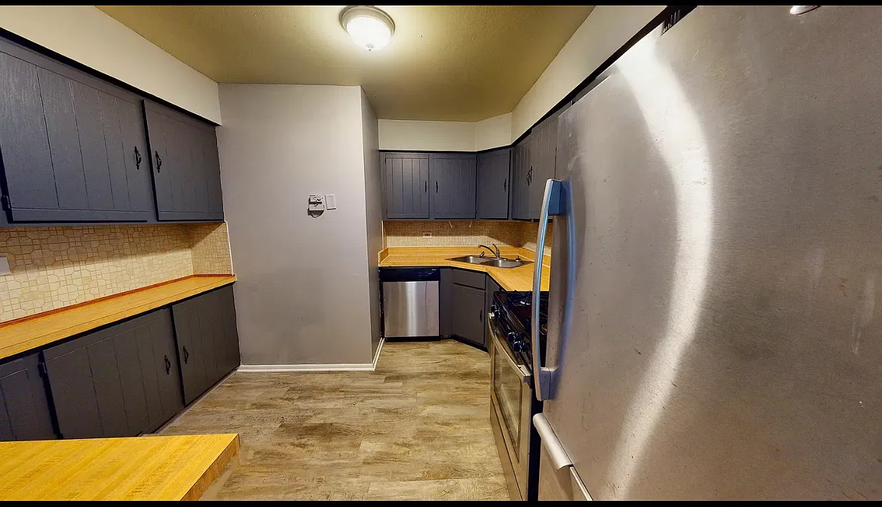 2 bed, 1.5 bath, 900 sqft, $1,800 — Photo 3