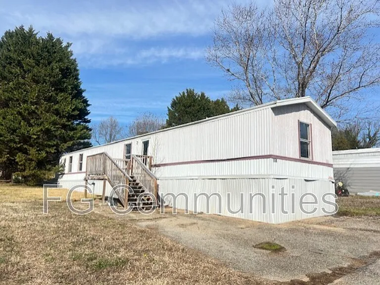 104 Mike Rd — Photo 2