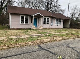312 W 5th St, Hope, AR 71801