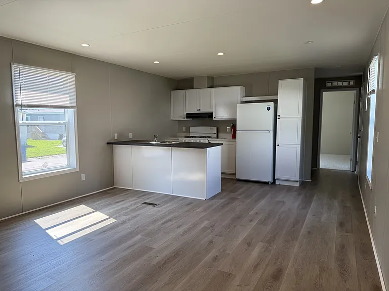 400 Wonderland Dr — Photo 3