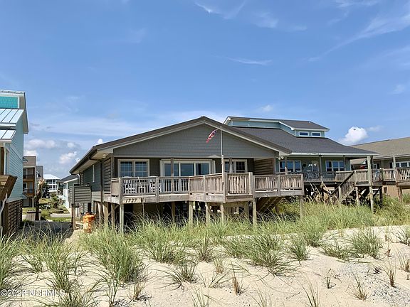 4th image of 1727 W Beach Drive