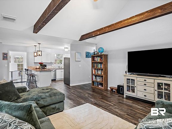 3rd image of 101 Pagan Cir